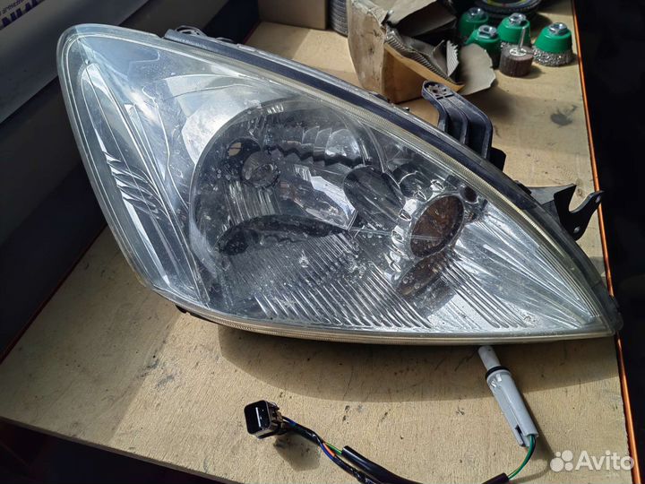 Фара правая Mitsubishi lancer 9