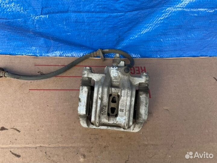 Суппорт задний правый Honda Cr-V RD7 K24A1 2002