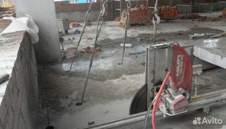 Демонтаж стен, зданий, домов