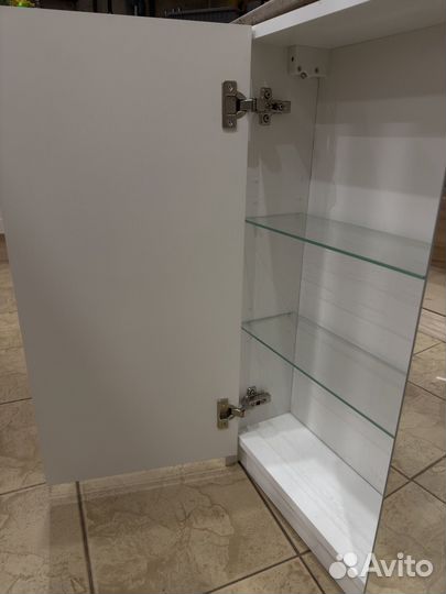 Шкафчик в ванную навесной с зеркалом