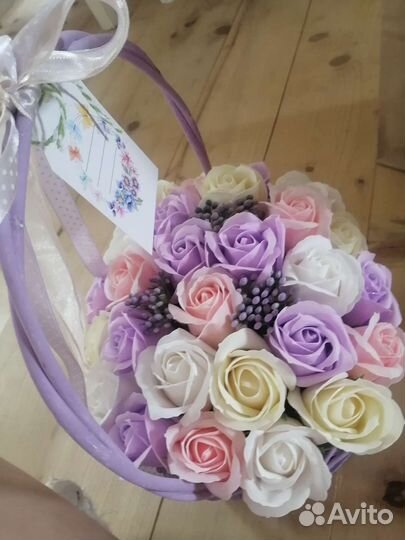 Букет из мыльных цветов в корзинке