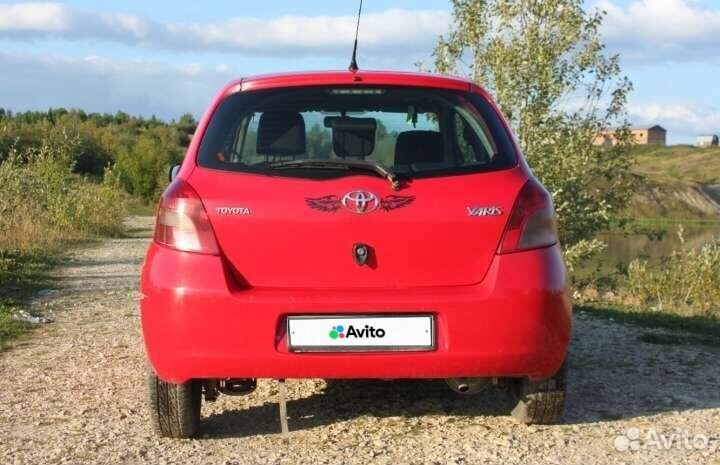 Toyota Yaris 1.0 МТ, 2007, битый, 200 000 км