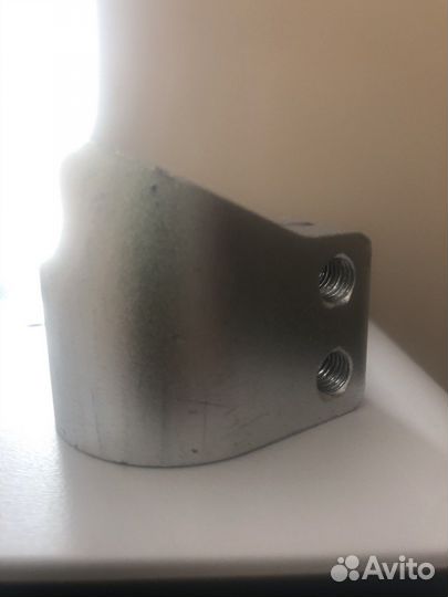 Зажим на трюковой самокат