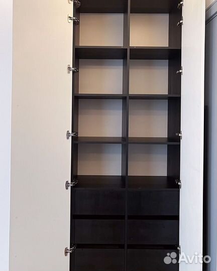 Шкаф распашной с дверцами