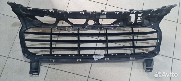 Porsche cayenne 2010 Решетка бампера центральная