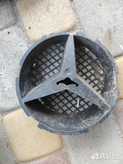 Опора эмблемы решетки радиатора Mercedes W204