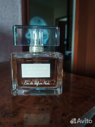 Парфвода женская Givenchy Dahlia Divine Nud