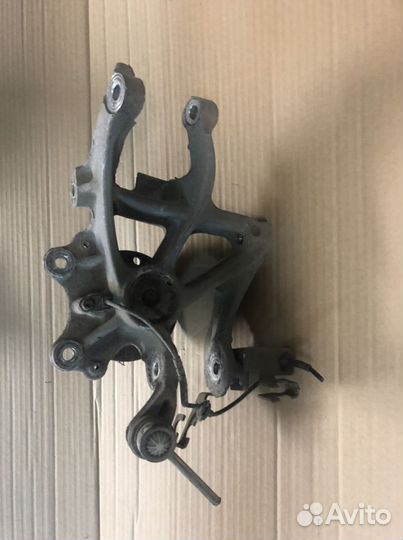 Цапфа задняя левая Peugeot 407