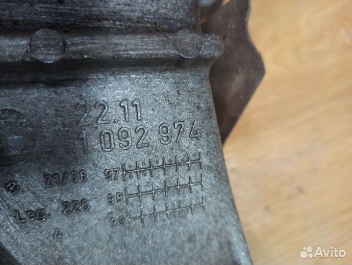 Кронштейн двигателя правый BMW E39