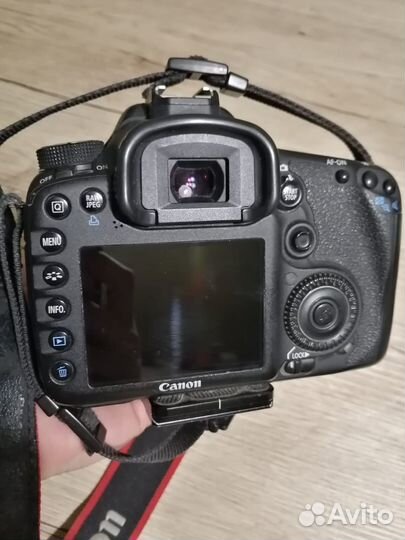 Зеркальная камера Canon 7D