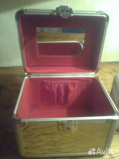 Шкатулки металлические с замочками