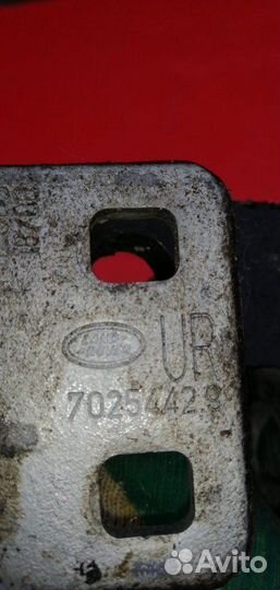 Петля двери правая Land Rover Range Rover AJ