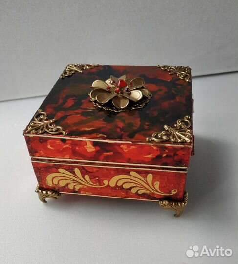 Маленькая шкатулка для украшений. Ручная работа
