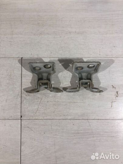 Петля двери перед прав renault logan 2 1.6 мт седа