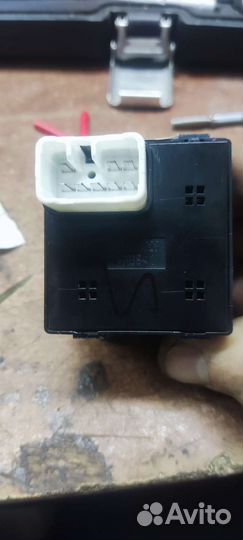 Кнопка стеклоподъёмника передний правый