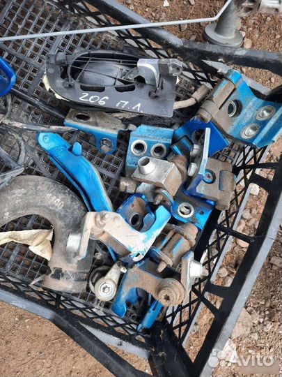 Петли дверей капота Peugeot 206