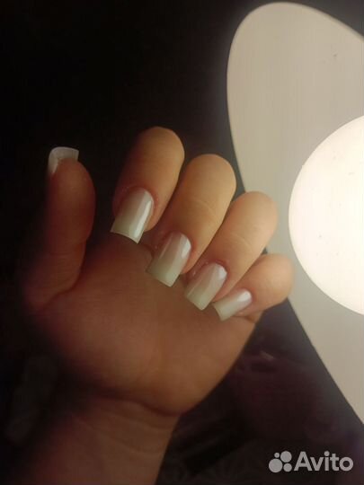 Модель на маникюр
