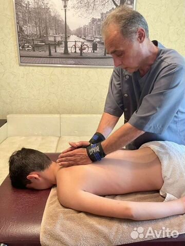 Массажист костоправ