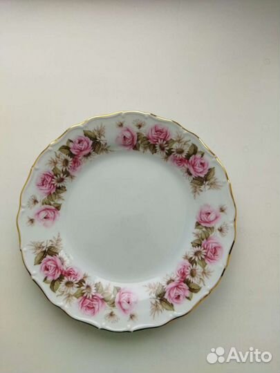 Тарелки от столового сервиза