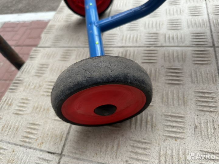 Детский трехколесный велосипед