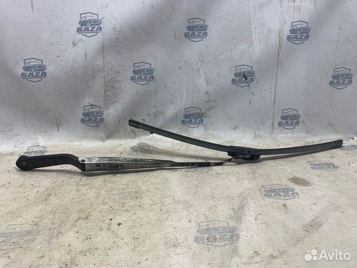 Поводок дворника правый Nissan Cefiro A32 VQ20DE