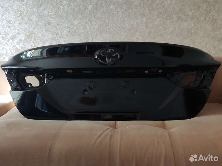 Задняя крышка от багажника Toyota Camry v70