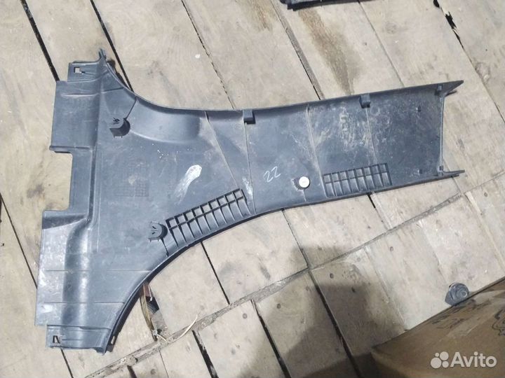 7211A056 Обшивка стойки mitsubishi Lancer