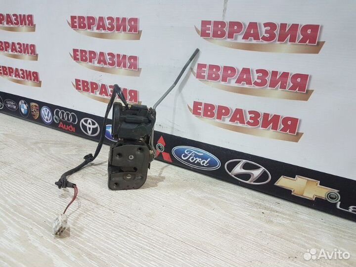 Замок двери передний левый Mazda Premacy cpew FS