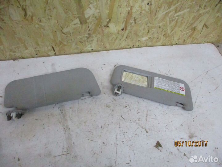 Солнцезащитный козырек правый Тойота Королла 150