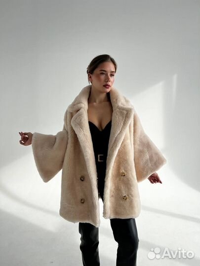 Куртка из шерсти бежевая двубортная 42(S)