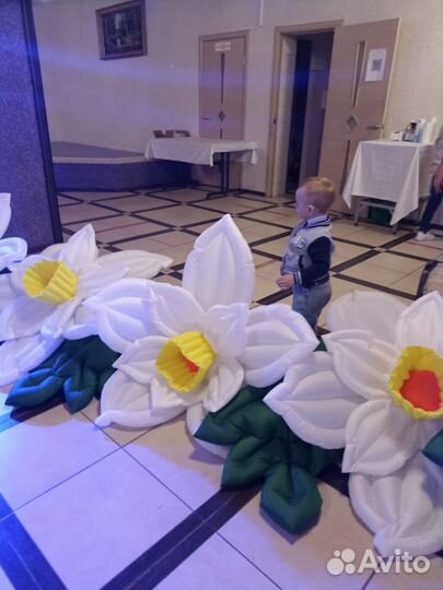 Пневмогирлянда, надувные цветы, нарцисс