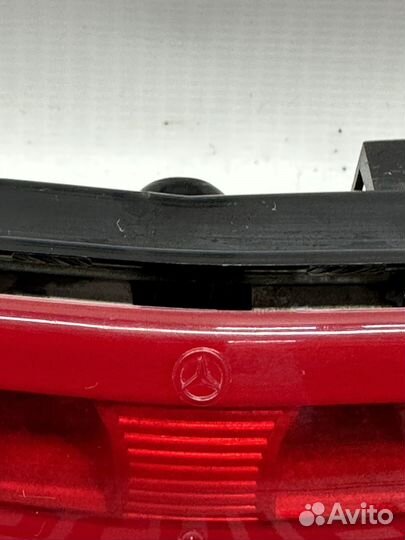 Стоп сигнал крышки багажника Mercedes w207