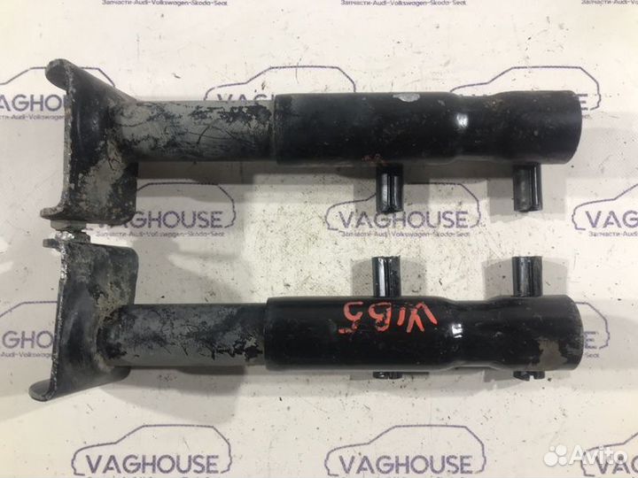 Крепление усилителя бампера заднее Volkswagen