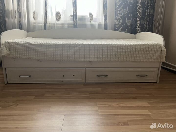 Кровать