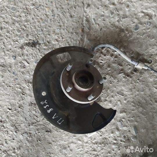 Кулак поворотный передний правый Nissan Cefiro 32