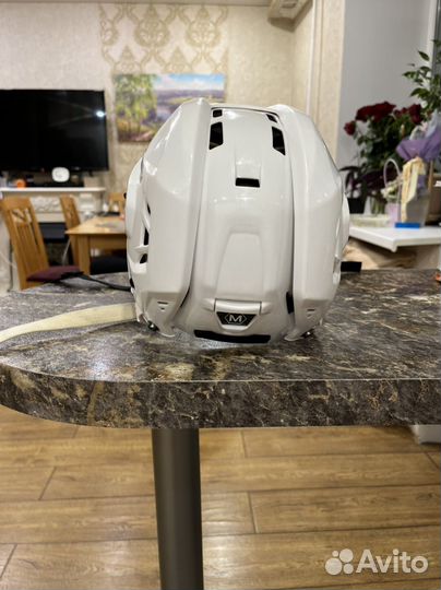 Хоккейный шлем