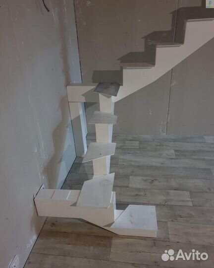 Металлический каркас лестниц