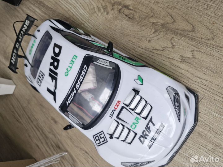 Машина на радиоуправлении для дрифта