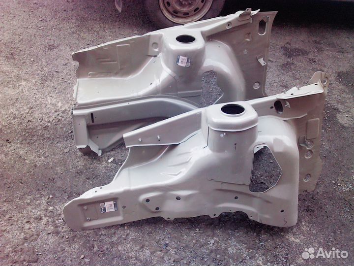 Правый брызговик в сборе приора