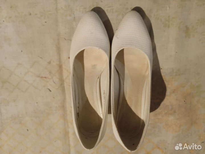 Белые туфли