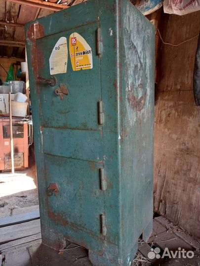 Шкаф металлический сейф