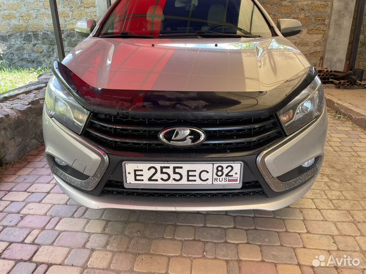 Дефлектор капота на LADA Vesta