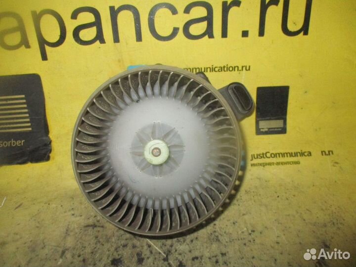 Мотор печки на Toyota Premio ZRT261