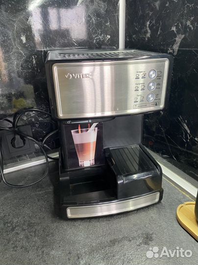 Кофемашина vitek VT1514 рожковая с контейнером