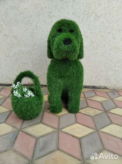 Собака с корзинкой