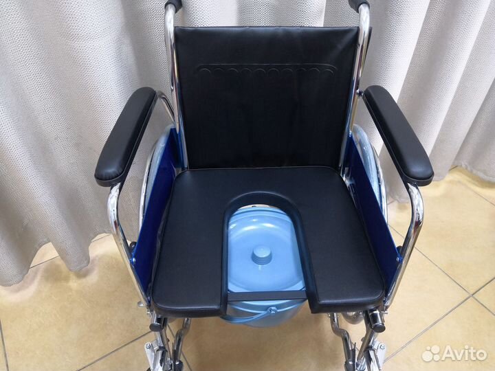 Кресло-коляска с туалетом