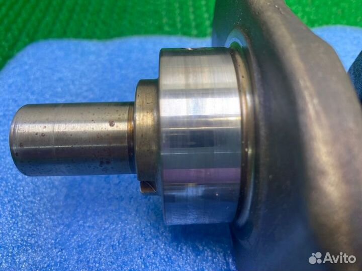 Коленвал Volkswagen Golf Plus 5 caxa 2012