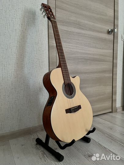 Акустическая гитара cort с подставкой