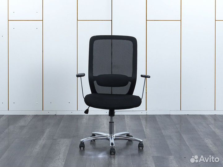 Офисное кресло