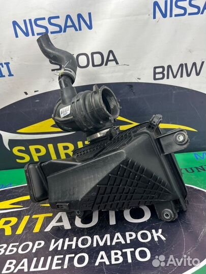 Корпус воздушного фильтра правый Kia Stinger 1